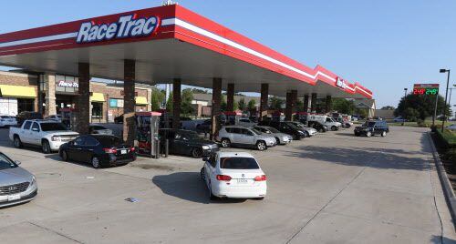 La gasolinera Race Trac en Duncanville se quedó sin gasolina debido a la escasez generada...