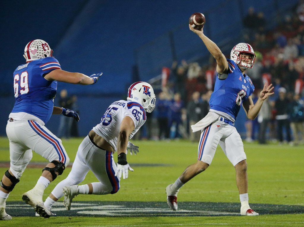 Southern Methodist Mustangs quarterback Ben Hicks (8) throws the ball passed the end zone...