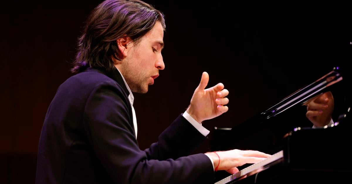 Kā skatīties Cliburn pianistu konkursu, izmantojot Premium bezmaksas tiešraidi