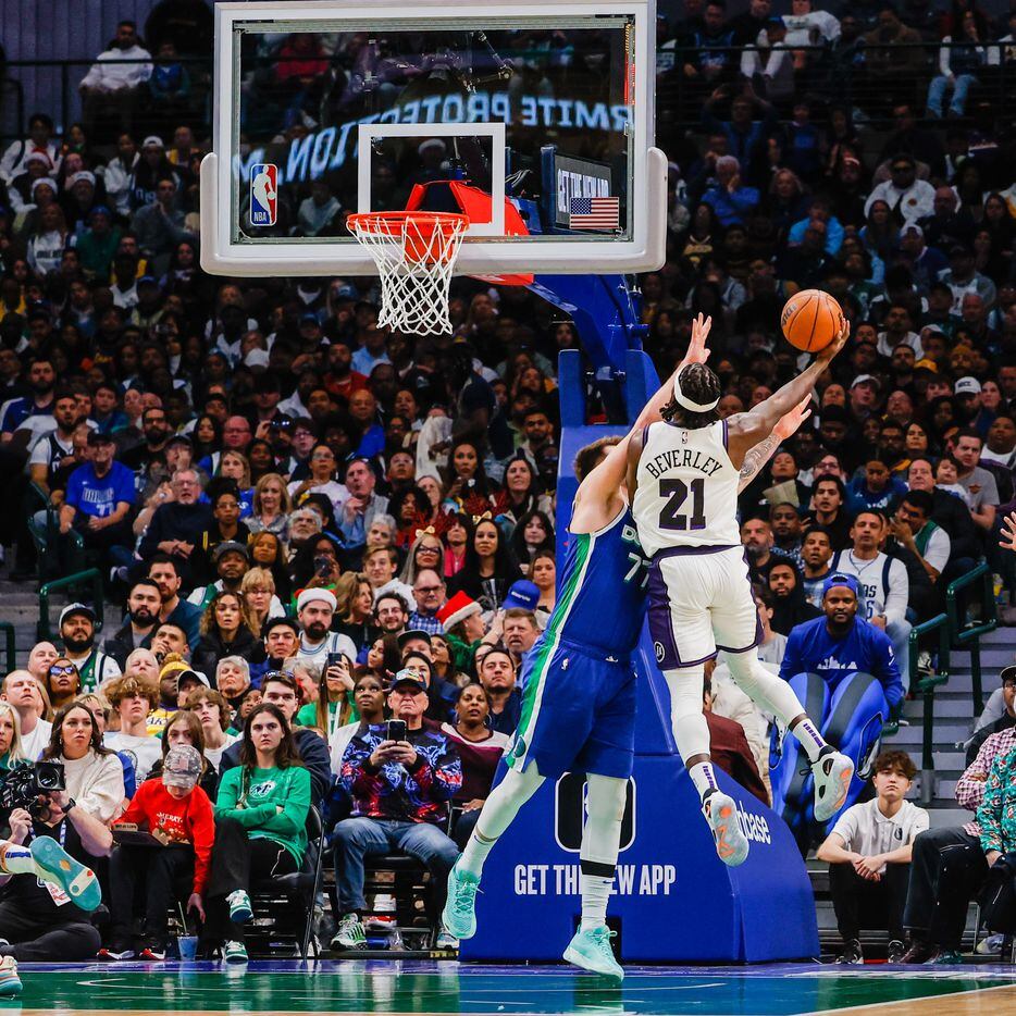 during the fourth quarter at the American Airlines Center in Dallas on Sunday, Dec. 25, 2022.