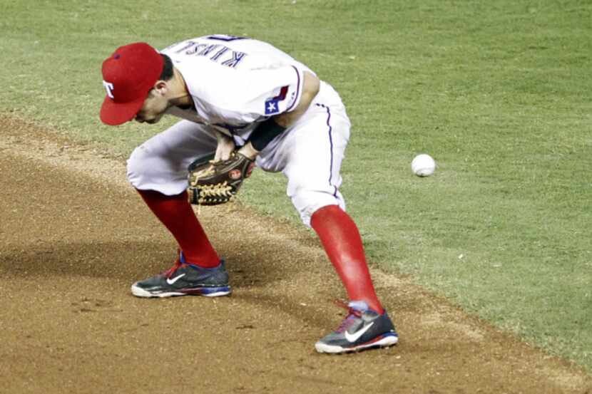 Texas Rangers second baseman Ian Kinsler (5) misses the ball hit by Los Angeles Angels...