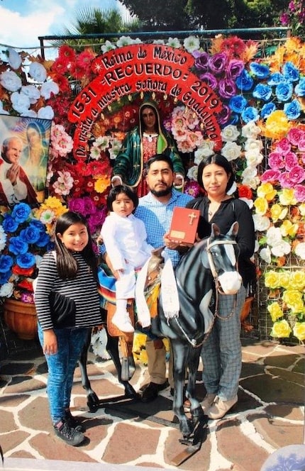 Los hijos mayores de David Campos bautizaron en la Basílica de Guadalupe a Leonardo, su...