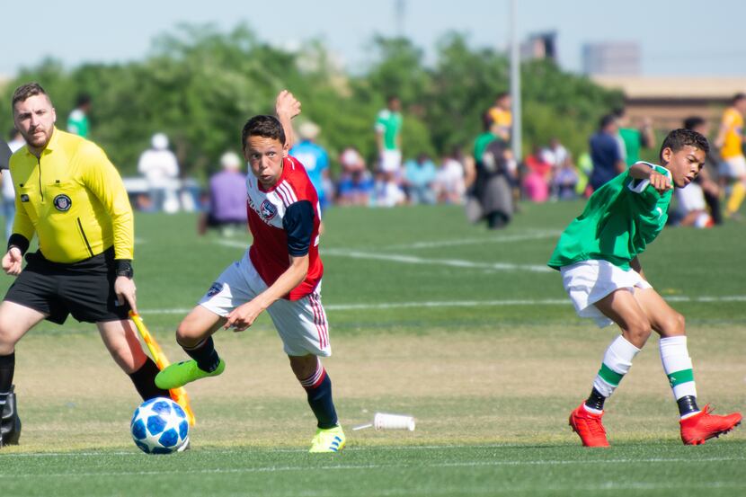 Cristian Gallo of the FC Dallas Academy U14s takes on Ikapa United in the 2019 Dallas Cup...