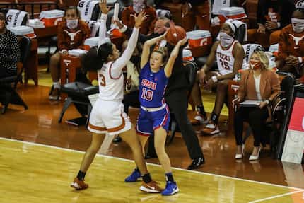 SMU's Rhyle McKinney (10) tries to complete a pass over Texas' Karisma Ortiz (3) during a...