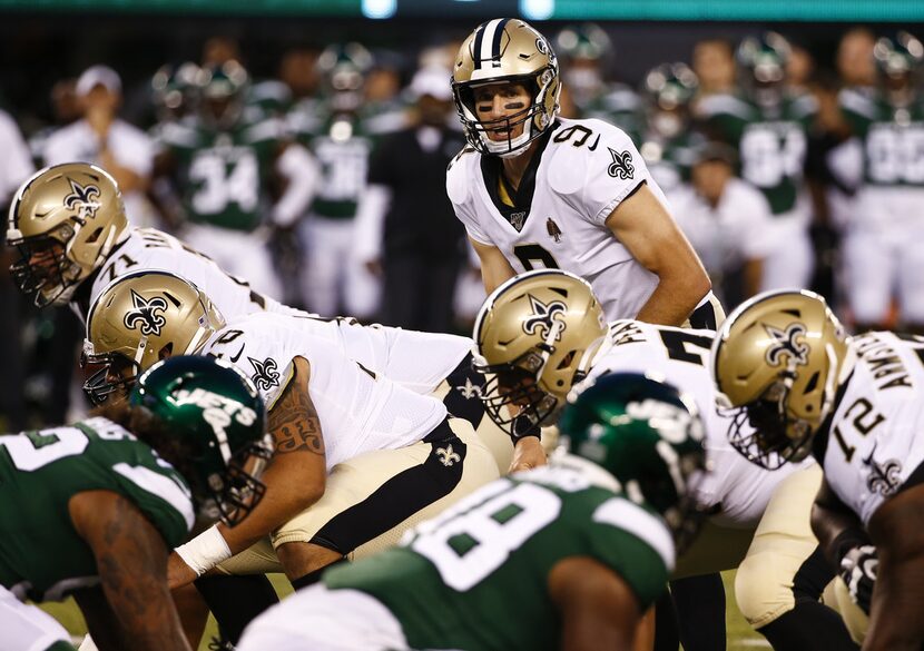 EAST RUTHERFORD, NJ - AUGUST 24:  Drew Brees #9 of the New Orleans Saints calls a play...