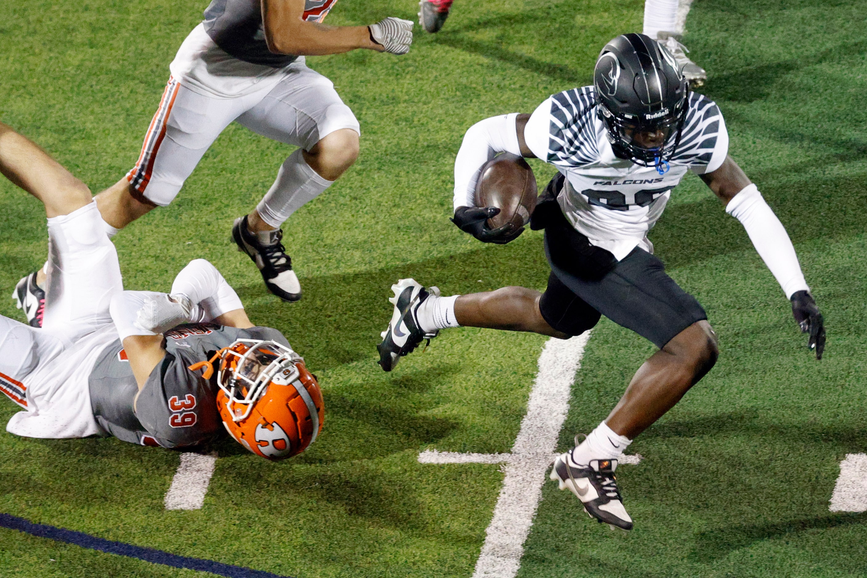 North Forney running back Andikan Asuquo (26) slips a tackle from Rockwall cornerback Ben...