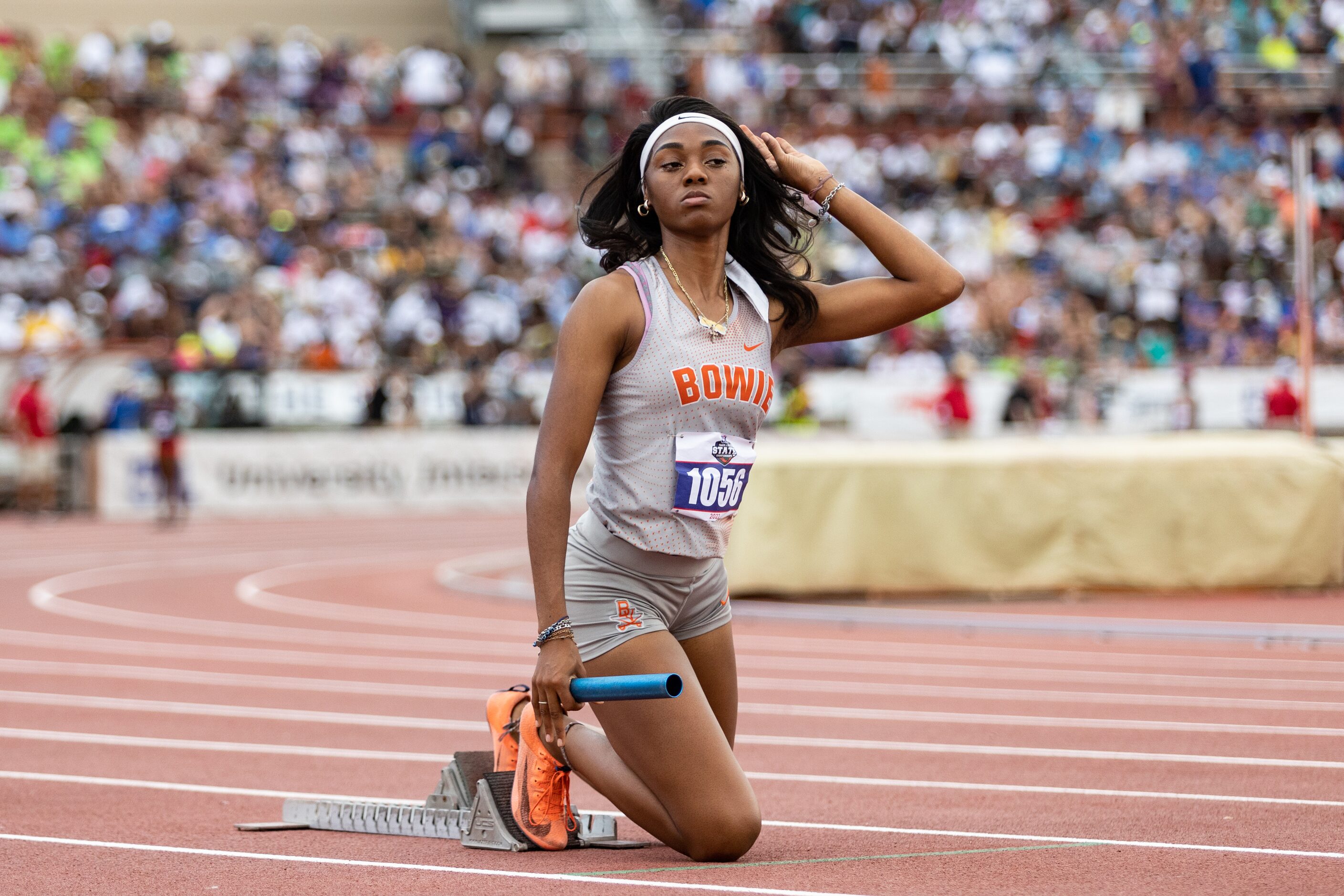 Janet Nkwoparah of Arlington Bowie prepares to race in the girls’ 4x200-meter relay at the...