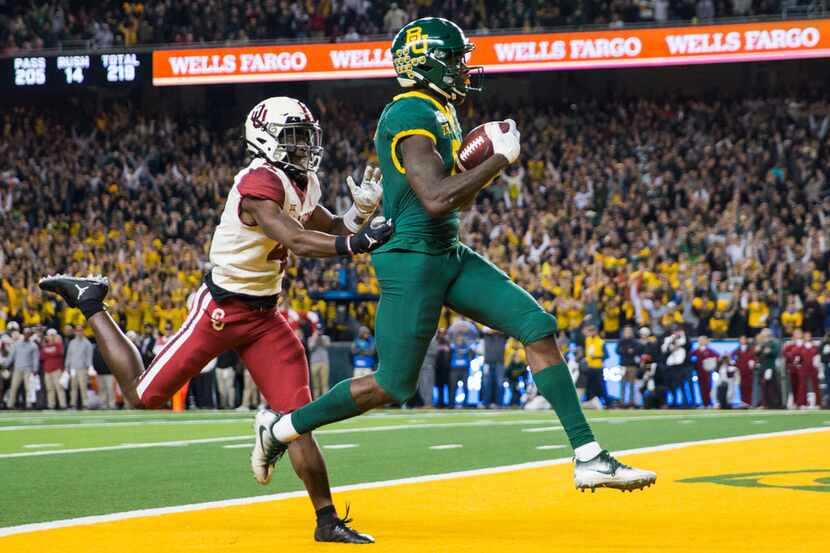 Baylor Bears wide receiver Denzel Mims (5) runs to the end zone for a touchdown ahead of...