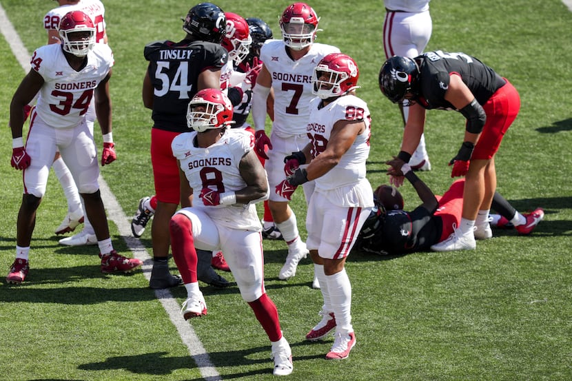 Oklahoma defensive lineman Jonah Laulu (8) celebrates a sack on Cincinnati quarterback Emory...