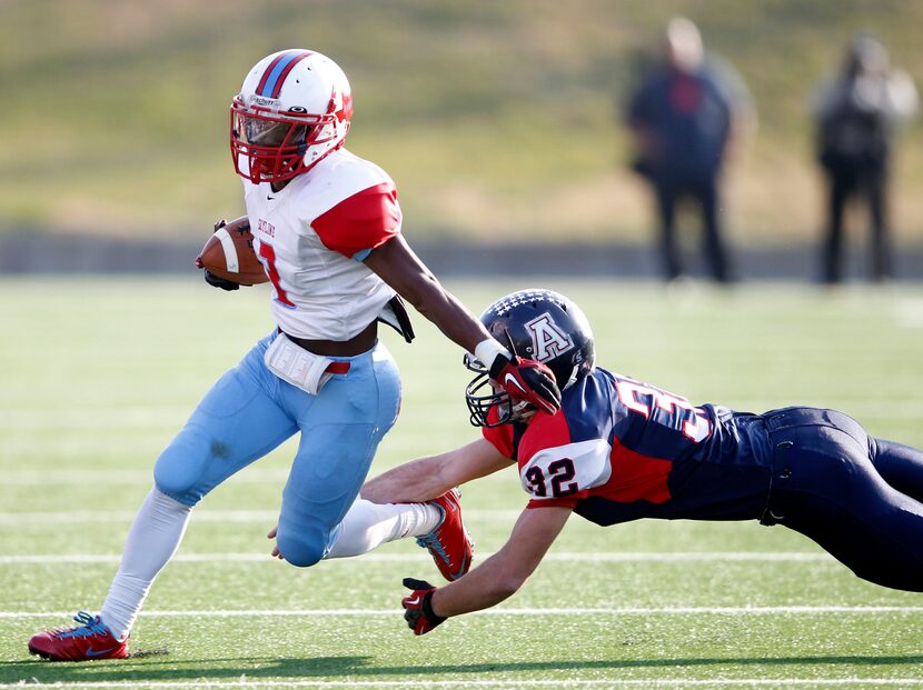 Skyline's Ellis Onic (3) breaks away from the grasp of Allen's Zack Bishop (32) during the...