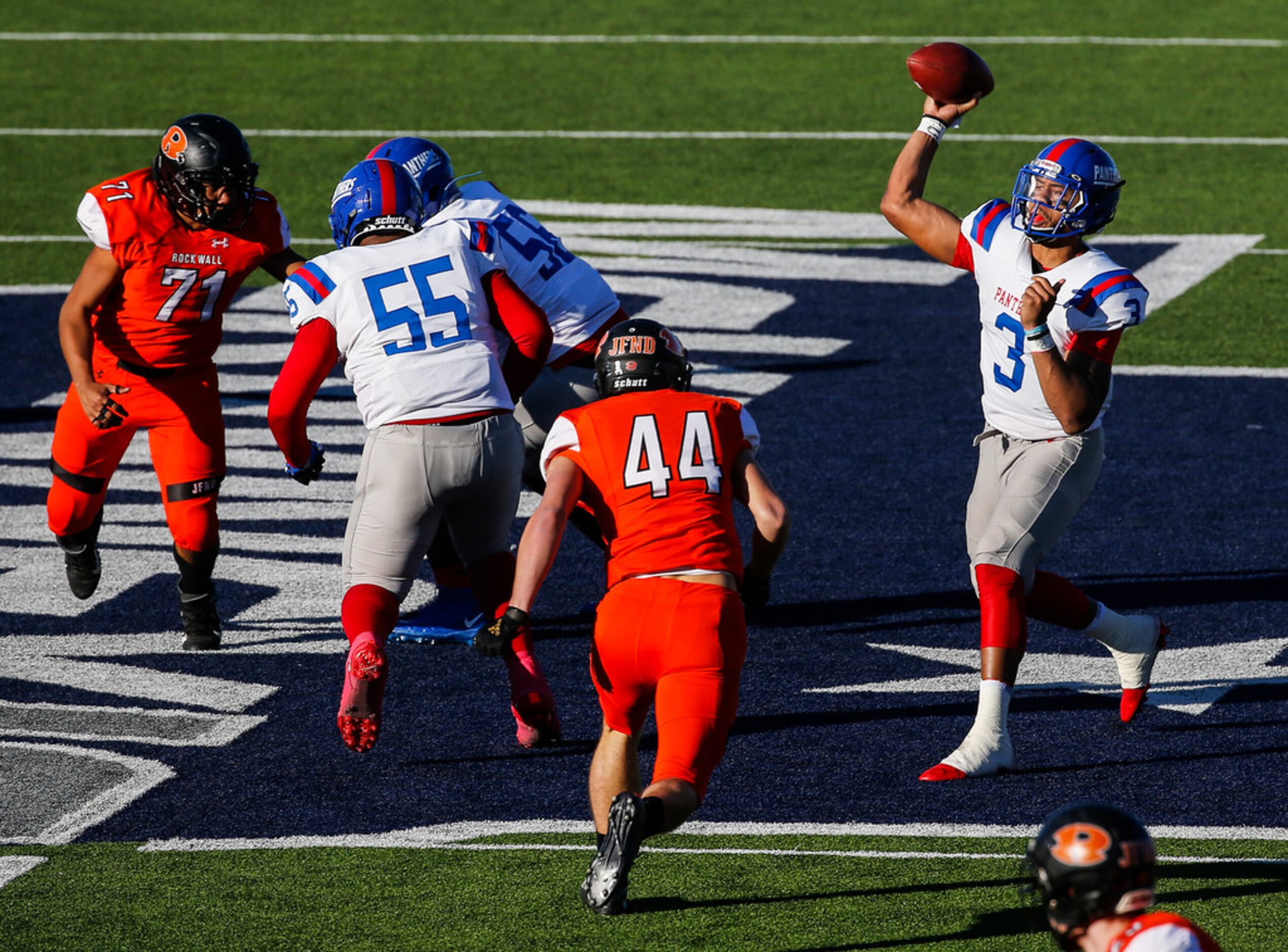 Duncanville quarterback Ja'Quinden Jackson (3) fires off a pass during the first half of a...