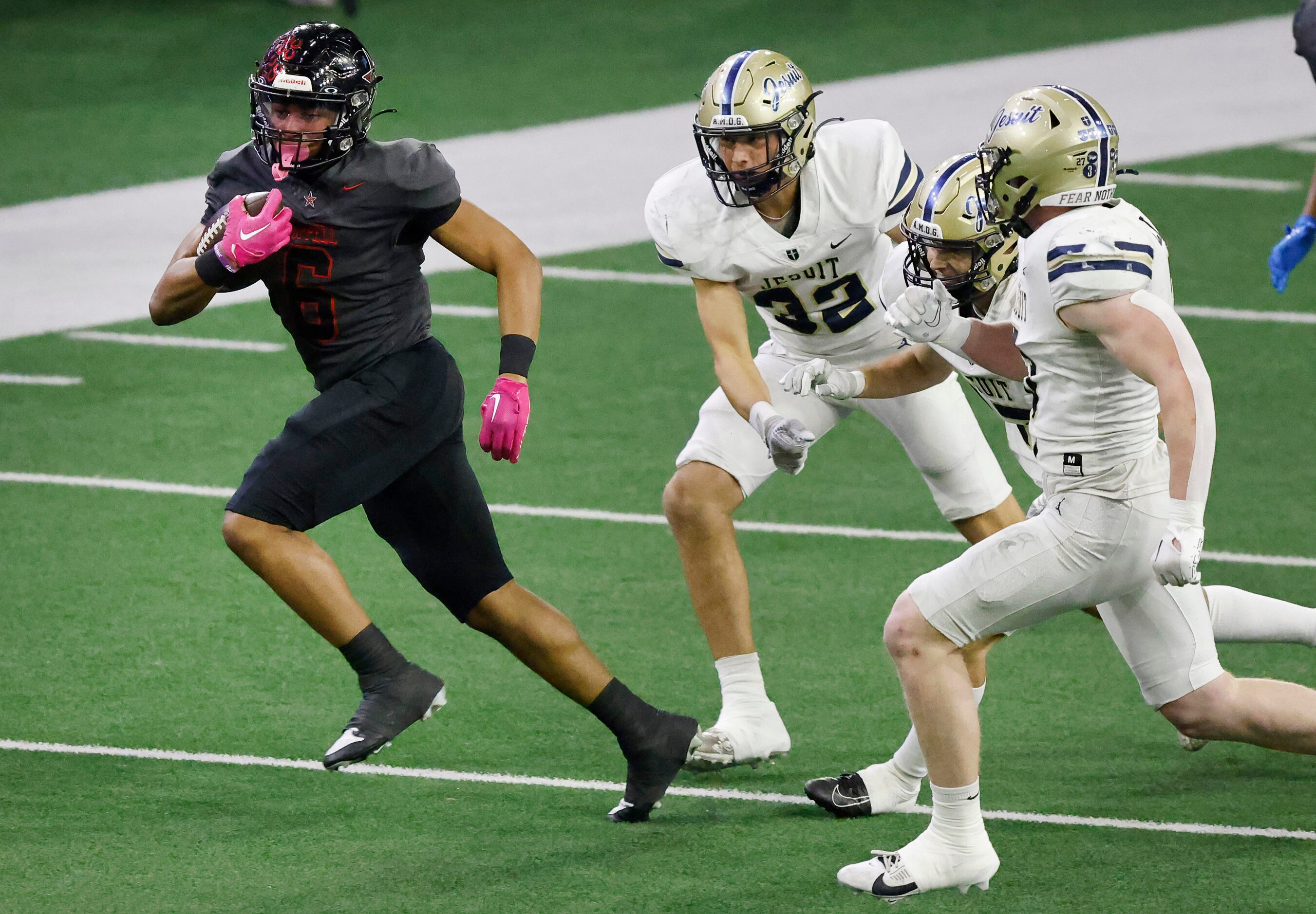 Coppell running back O’Marion Mbakwe (6) carries the ball against the Jesuit defense during...