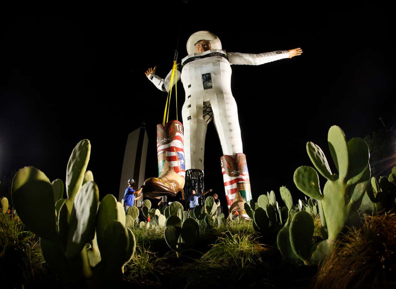 Crews at Texas Scenic attach Big Tex's head and arm for the night time placement on Big Tex...