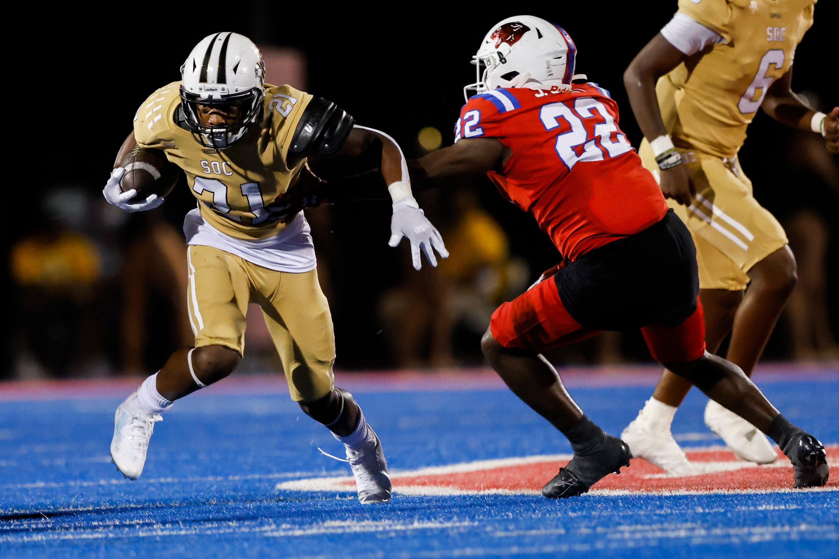 South Oak Cliff’s running back Danny Green (21) attempts to run past Parish Episcopal’s...
