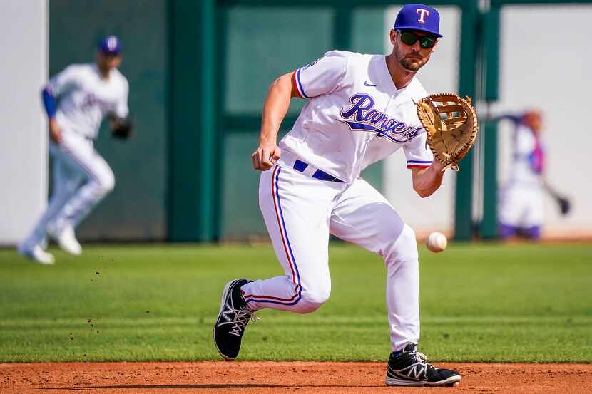 Texas Rangers first baseman Greg Bird makes the play on a grounder by Chicago Cubs center...