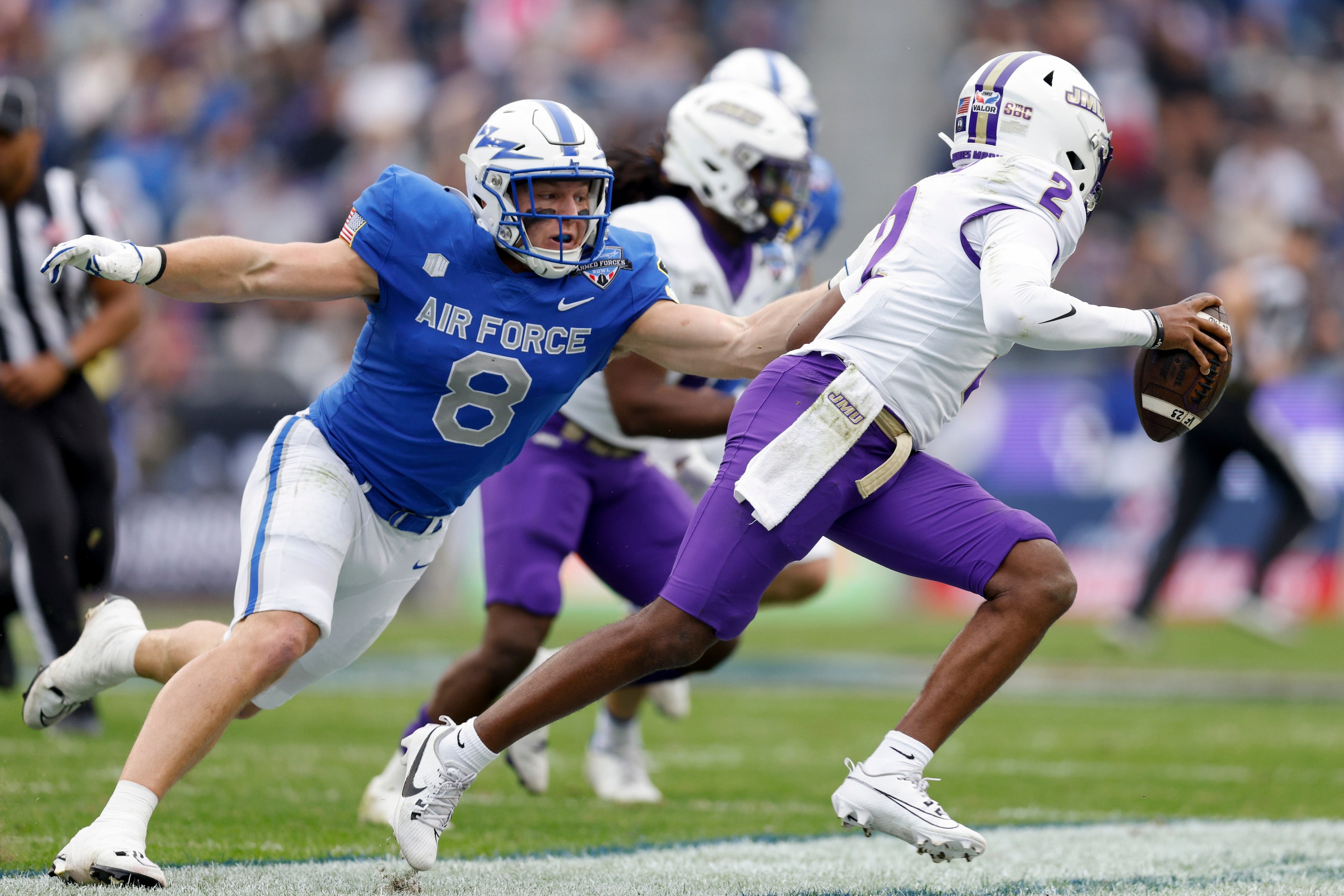 Air Force Falcons linebacker Bo Richter (8) pressures James Madison Dukes quarterback Jordan...