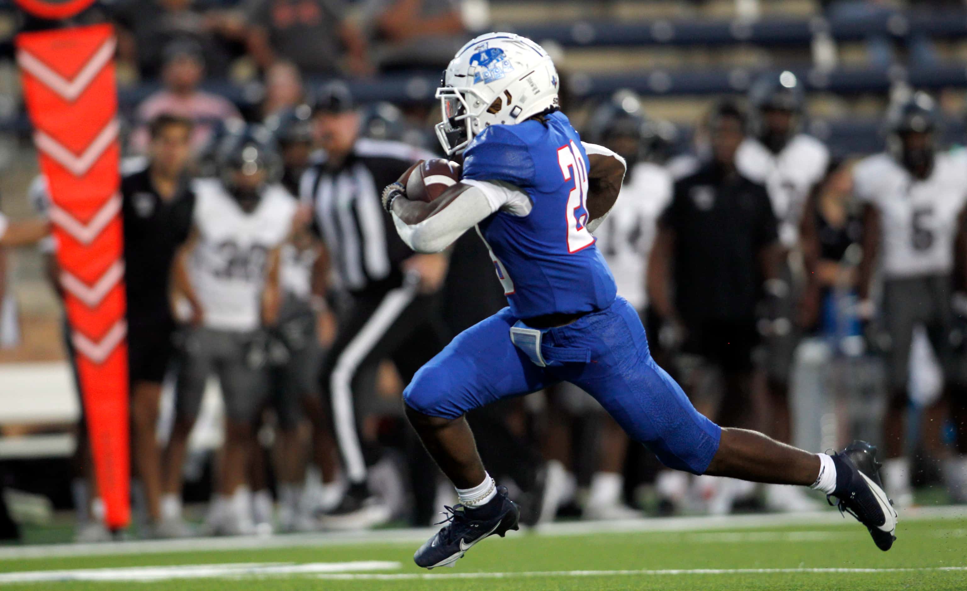 Allen running back Amir McDowell (28) sprints to the end zone en route to a 45-yard rushing...