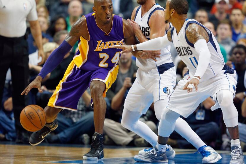 DALLAS, TX - NOVEMBER 21: Kobe Bryant #24 of the Los Angeles Lakers moves the ball against...