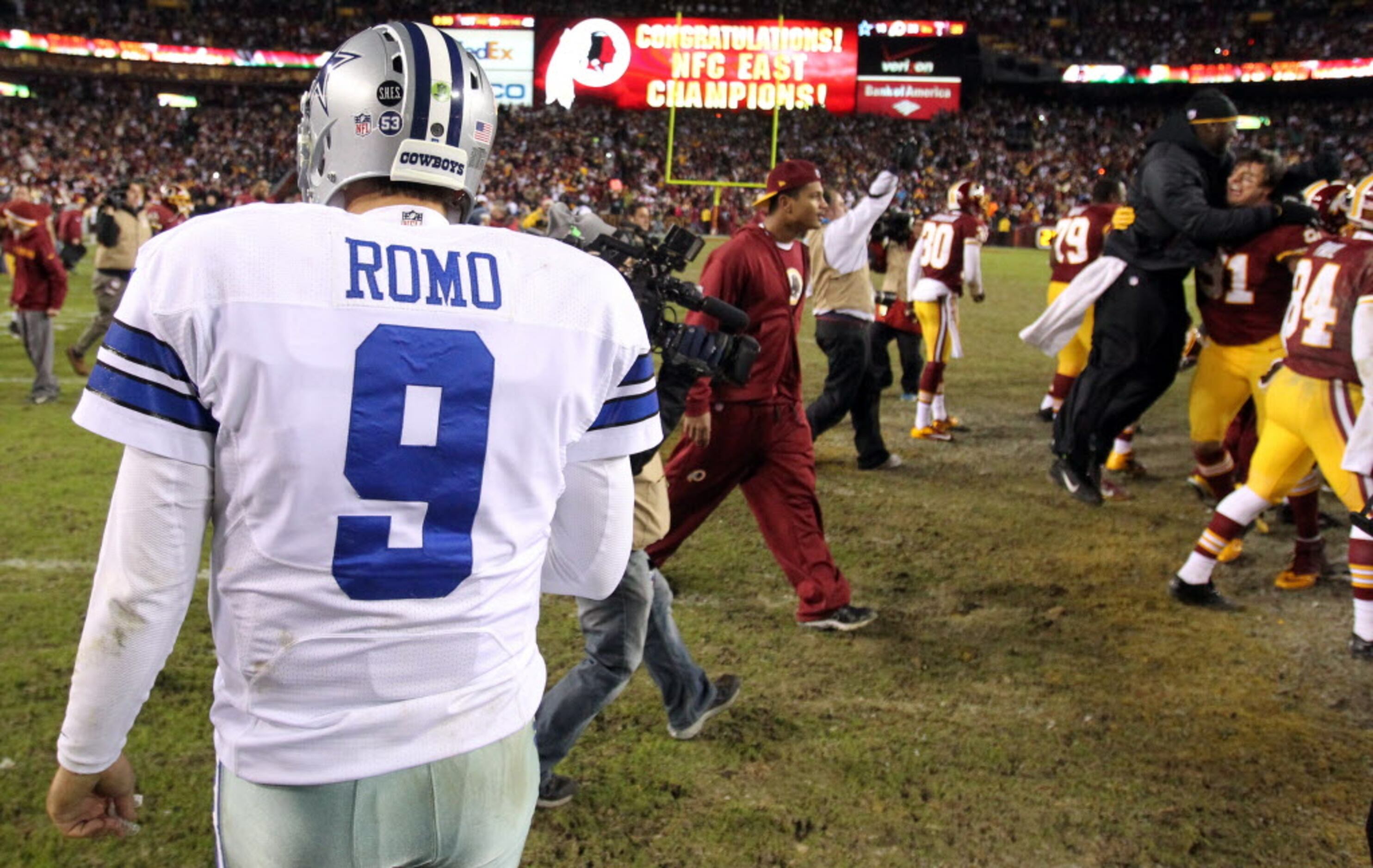 Rangers closer Joe Nathan pays off bet dressed as Cowboy Tony Romo