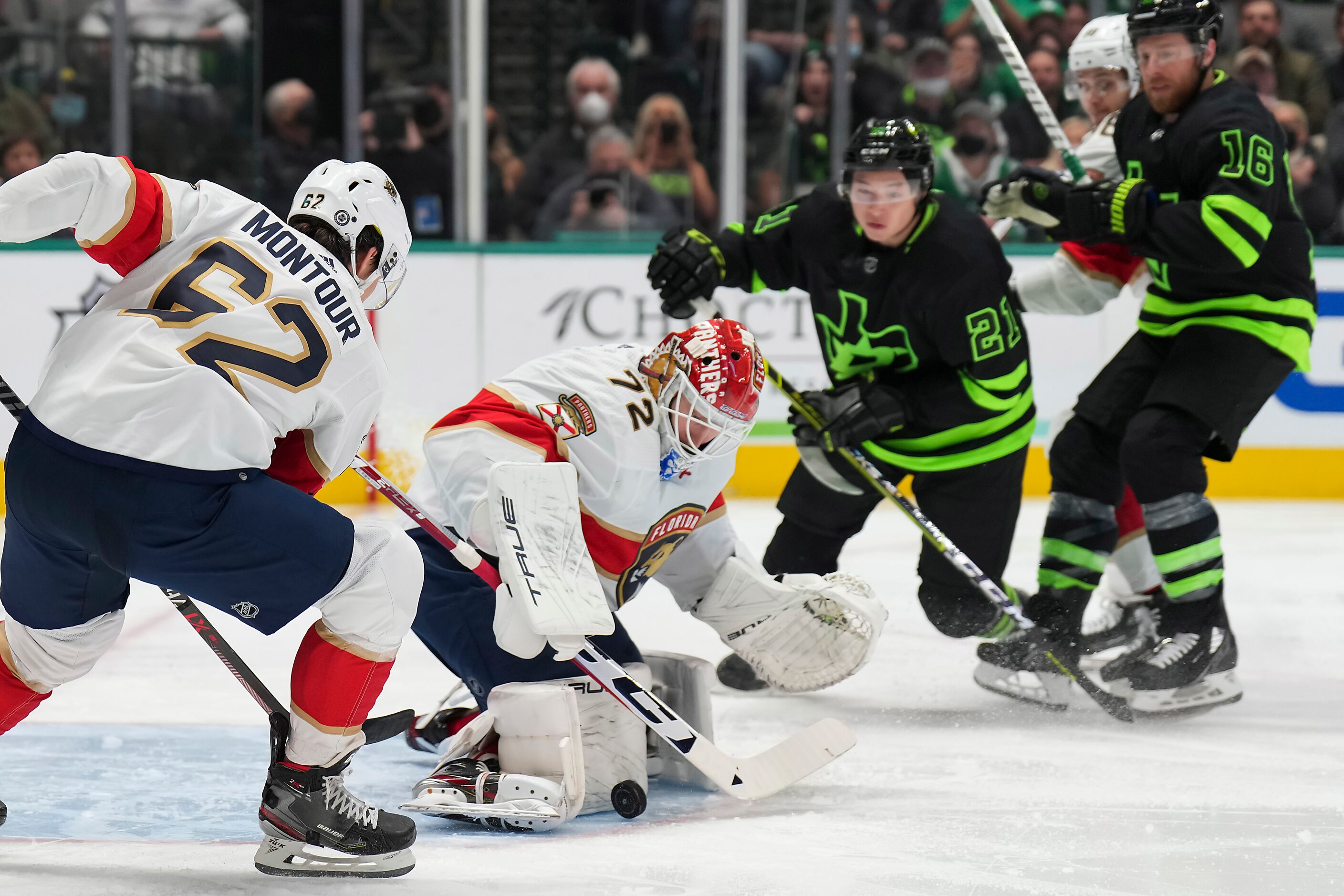 Florida Panthers goaltender Sergei Bobrovsky (72) turns away Dallas Stars left wing Jason...