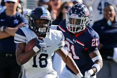 Lone Star High School wide receiver Marvin Mims (18) runs after a catch in front of Denton...