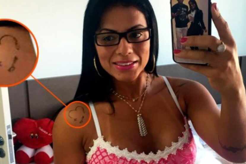 Rosangela Maria Loureiro, esposa de Cleber Santana, relata el significado del tatuaje de un...