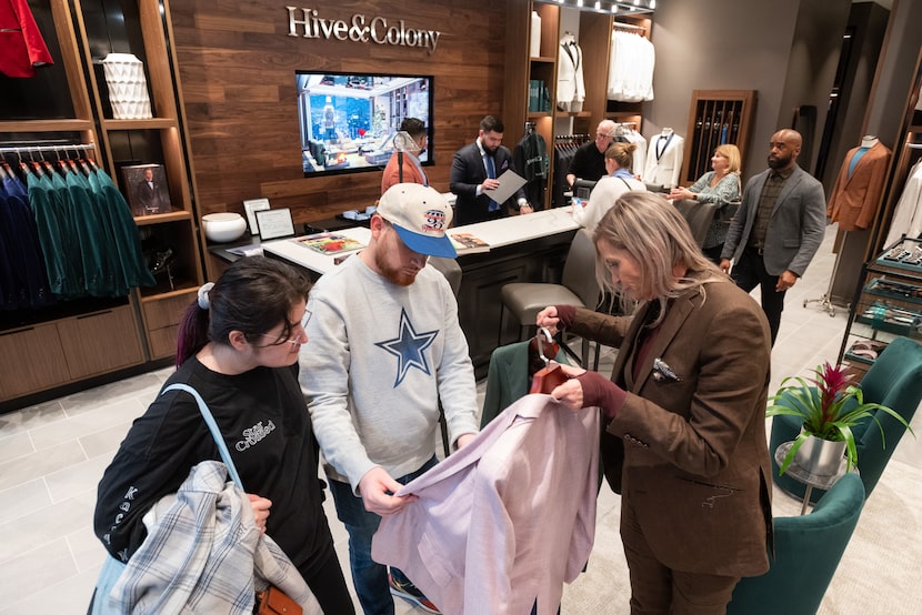 Melisa Hernandez, 27, left, and Fernando Perez, 26, work with employee Renee Hazard as they...