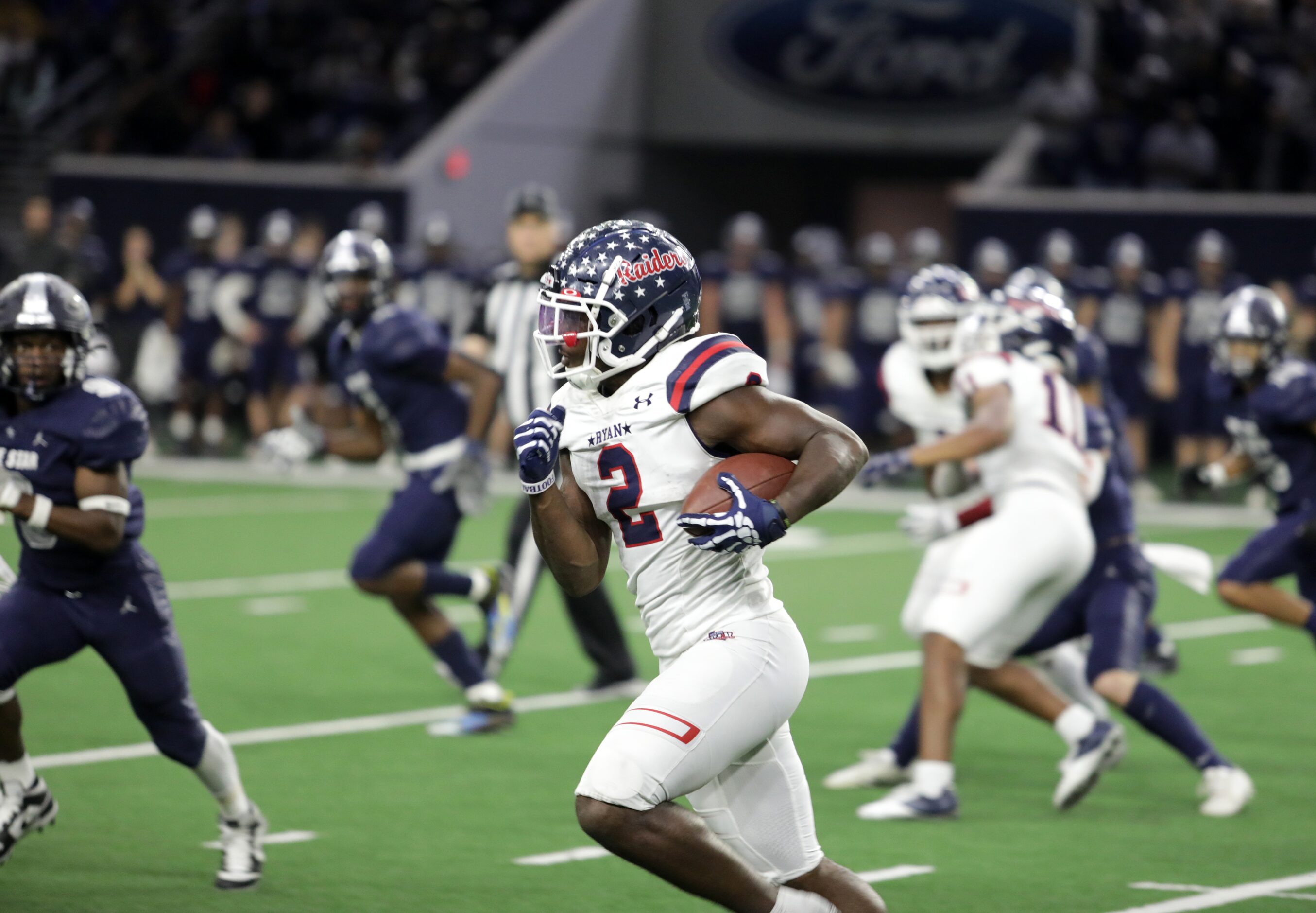 #2 Kalib Hicks runs the ball during the final minutes of the Denton Ryan vs. Frisco Lone...