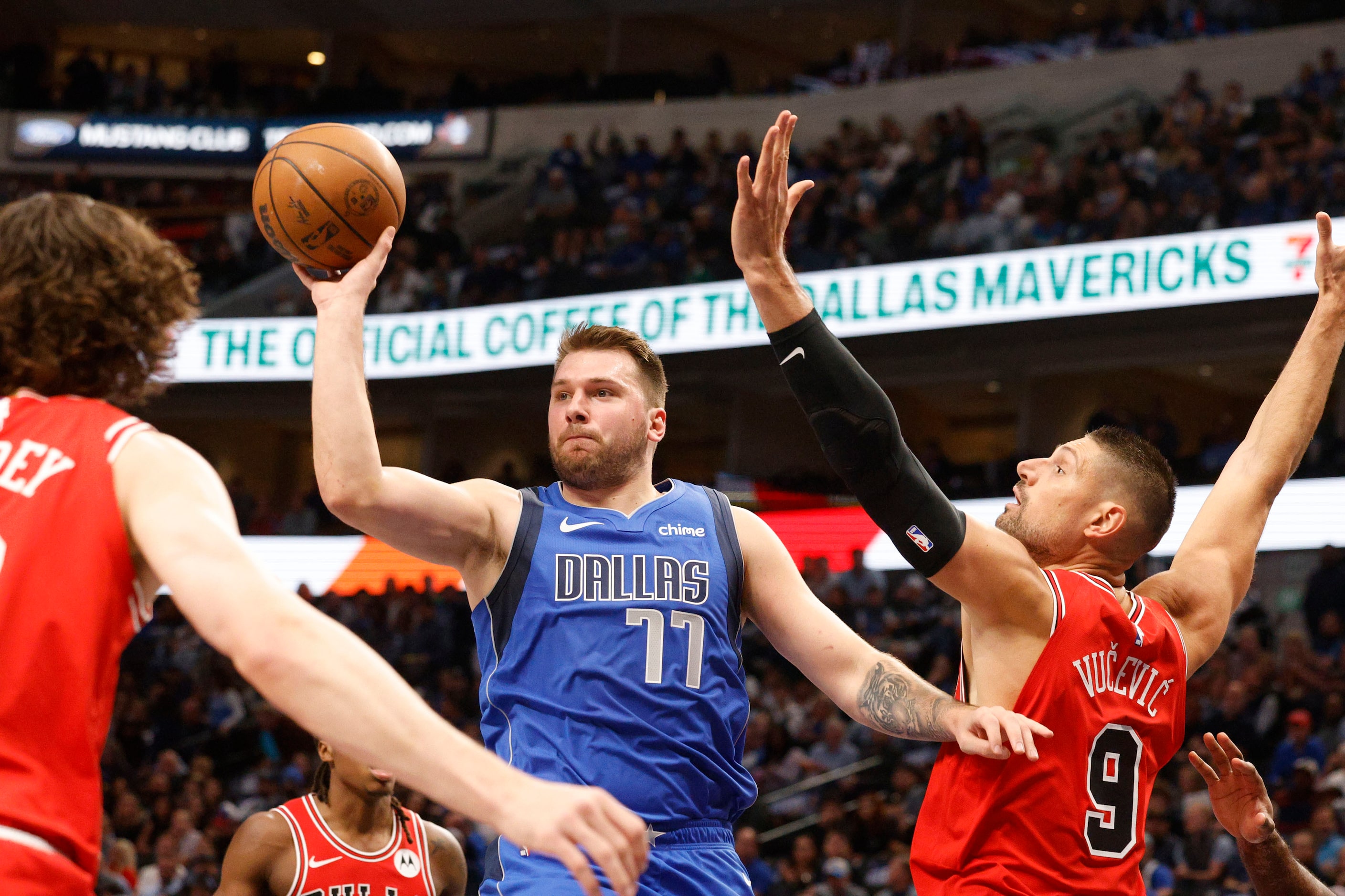 Dallas Mavericks guard Luka Doncic (77) looks to pass against Chicago Bulls center Nikola...