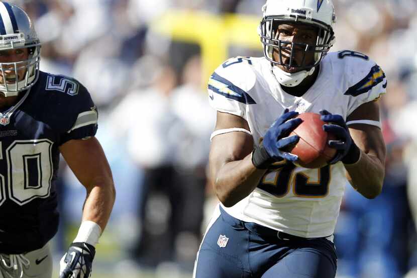 San Diego Chargers tight end Antonio Gates (85) catches a pass in front of Dallas Cowboys...