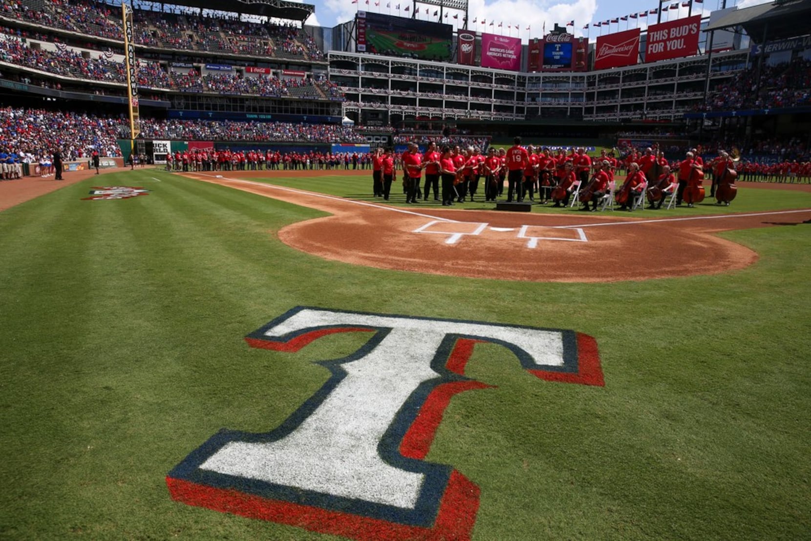 Watch: Nolan Ryan throws out Globe Life Park's final first pitch to Kenny  Rogers