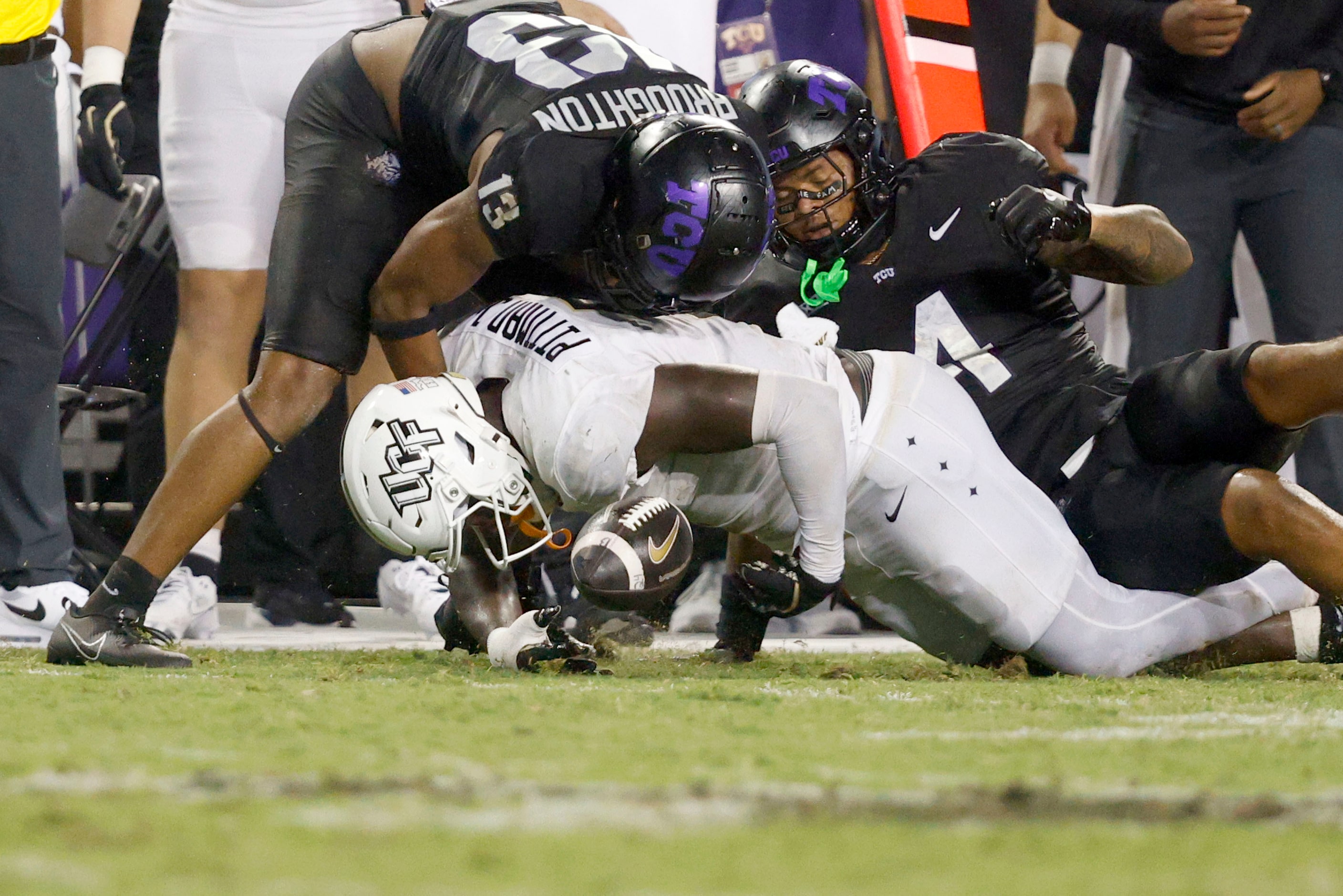 UCF tight end Randy Pittman Jr. (5) drops a ball after getting a down as TCU cornerback...