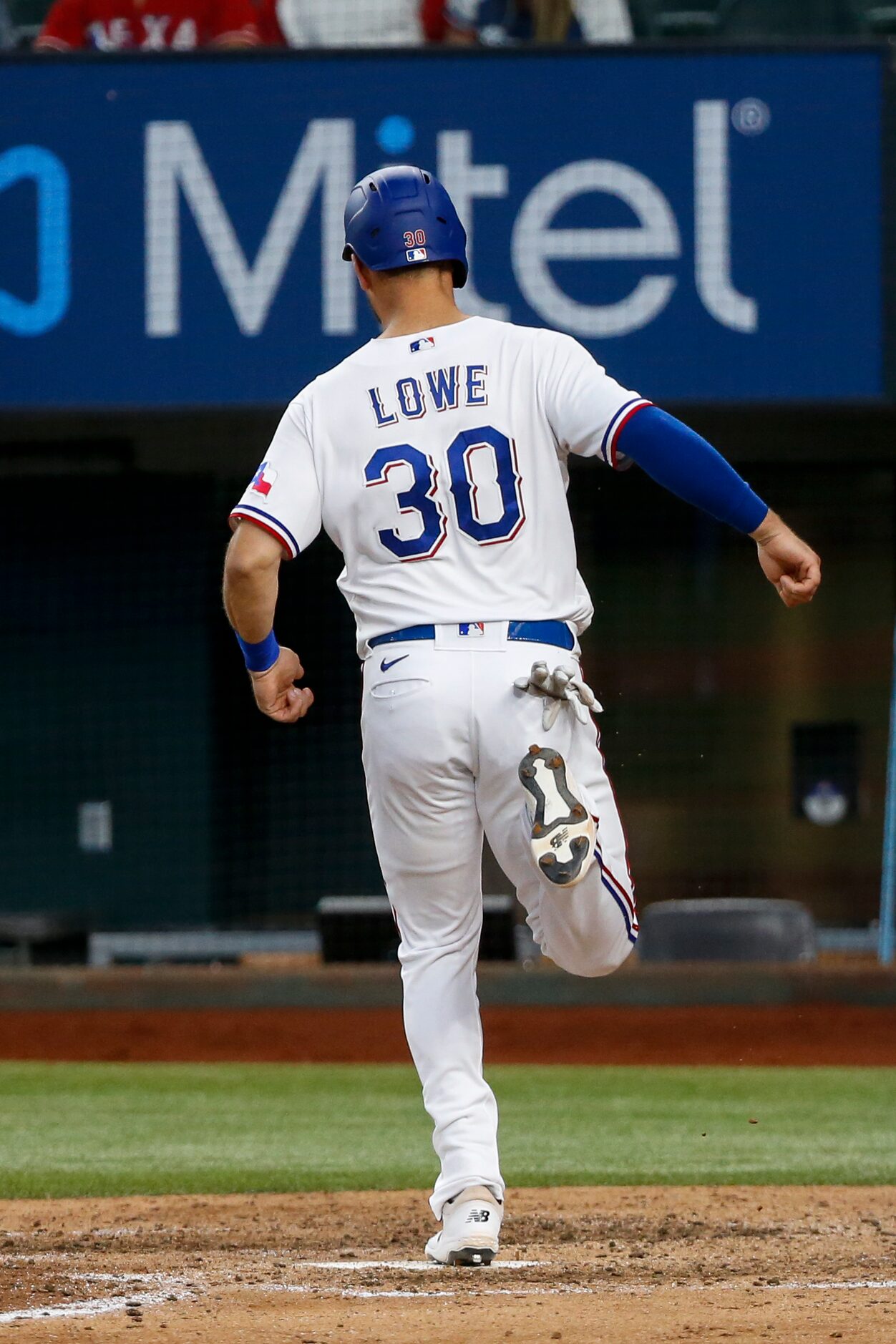 Texas Rangers first baseman Nathaniel Lowe (30) scores a run during the eleventh inning...