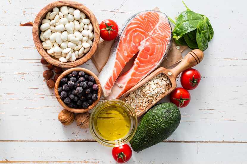 Alimentos naturales que son la base de una dieta mediterranea(GETTY IMAGES)
