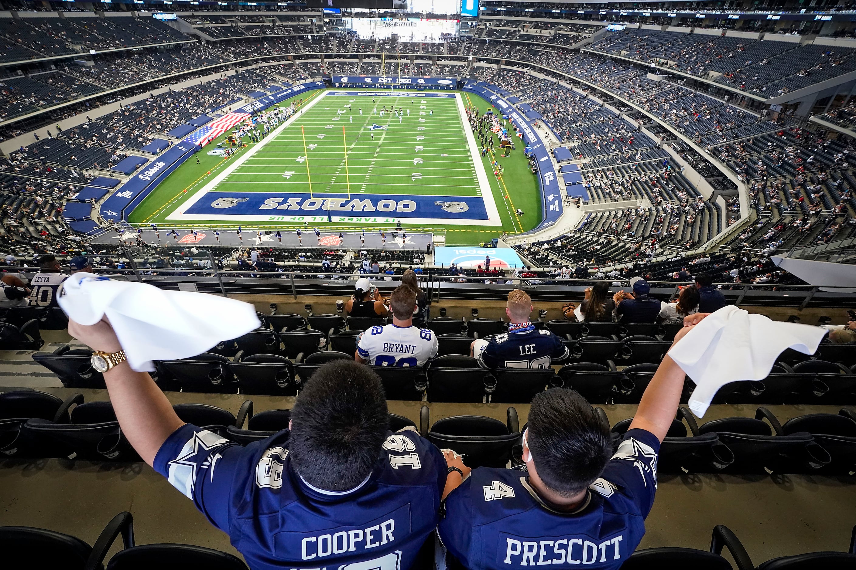 Chicago Bears fans watch as the Dallas Cowboys host the Chicago Bears at Cowboys  Stadium in Arlington, Texas on October 1, 2012. UPI/Michael Prengler Stock  Photo - Alamy