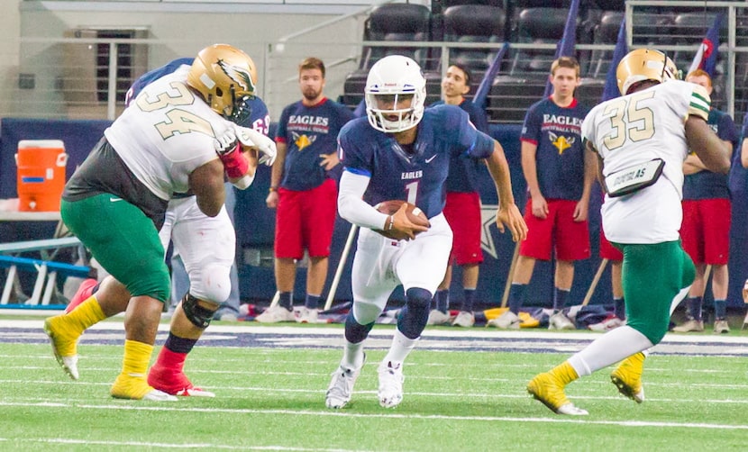 Allen quarterback Kyler Murray scrambles on 19-yard run for a first down against DeSotoon...