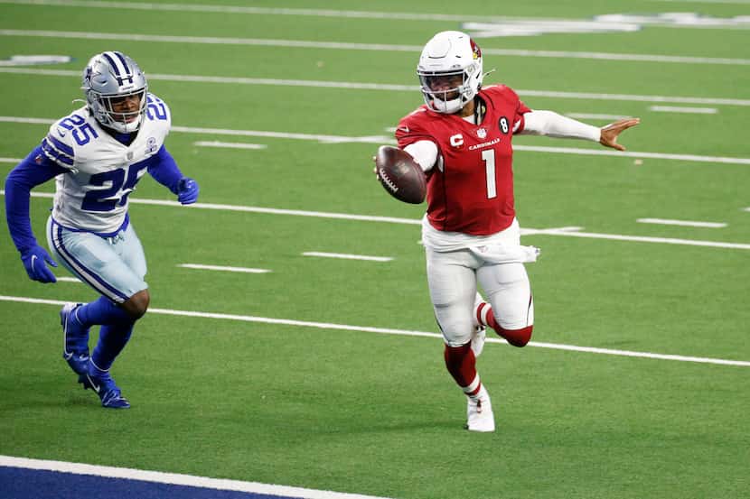Arizona Cardinals quarterback Kyler Murray (1) scores a touchdown in front of Dallas Cowboys...