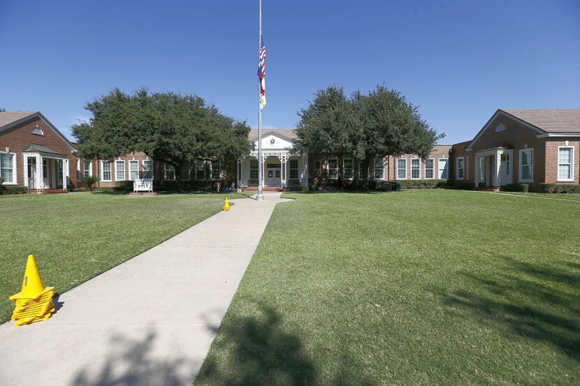 Building mug of  Hyer Elementary, Bradfield Elementary, University Park Elementary.