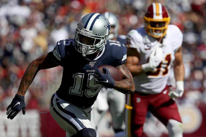 LANDOVER, MARYLAND - SEPTEMBER 15: Wide receiver Devin Smith #15 of the Dallas Cowboys...