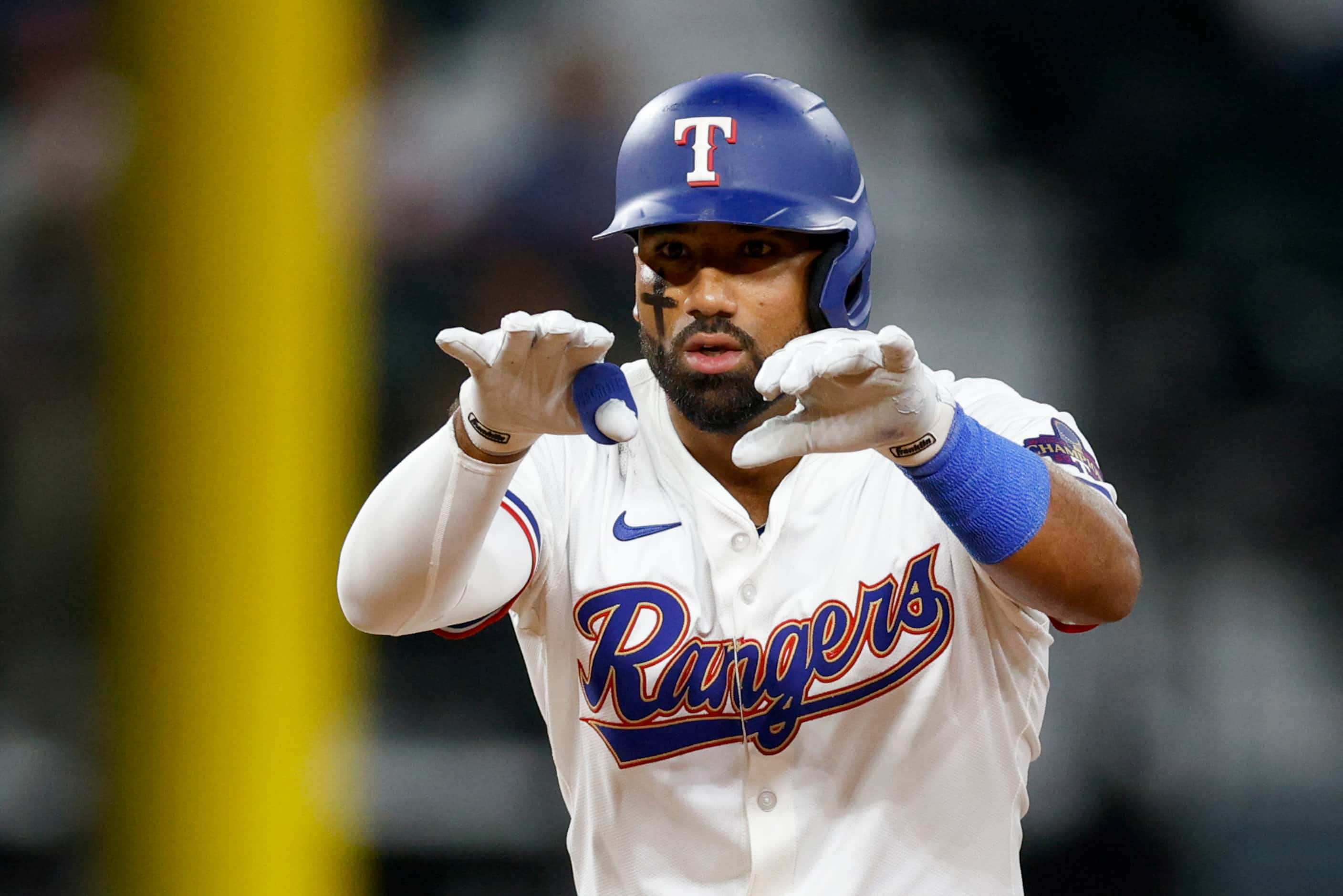 Texas Rangers first baseman Ezequiel Duran (20) celebrates a double during the fifth inning...