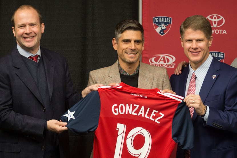 Luchi Gonzalez, center, receives a jersey from FC Dallas President Dan Hunt, left, and CEO...