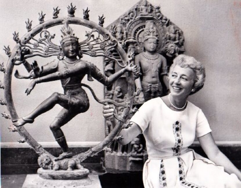 Margaret McDermott with two pieces featured in the "Arts of Man" exhibition in 1962.