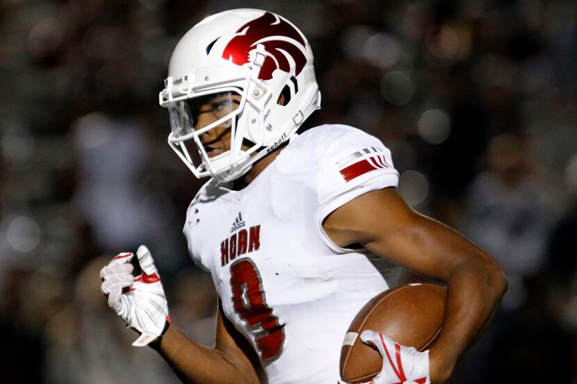 Mesquite Horn WR Maureese Wren (9) races to the end zone with his TD catch during the team's...