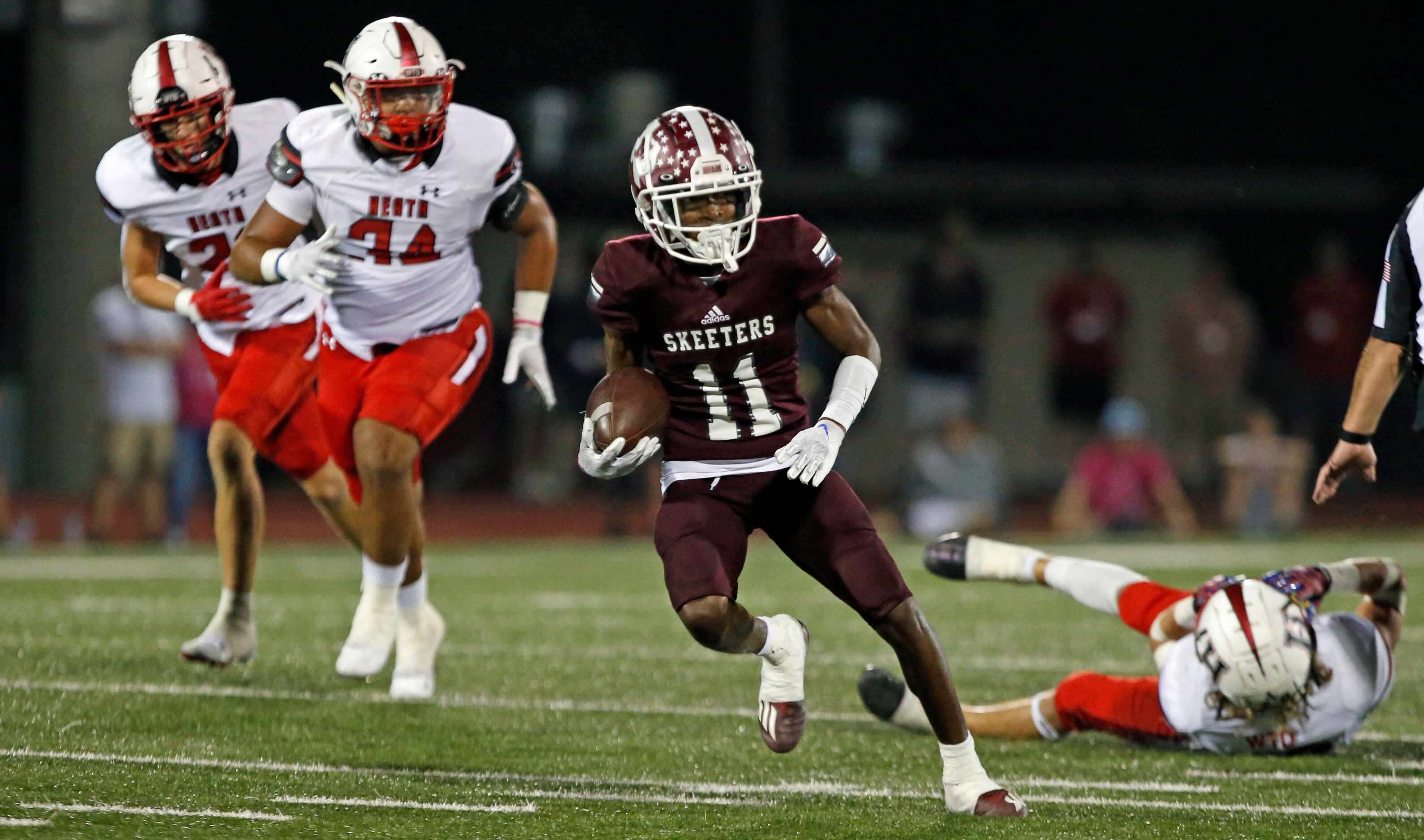 Mesquite High’s J.D. Webb (11) takes the ball in for a score during the first half of a high...