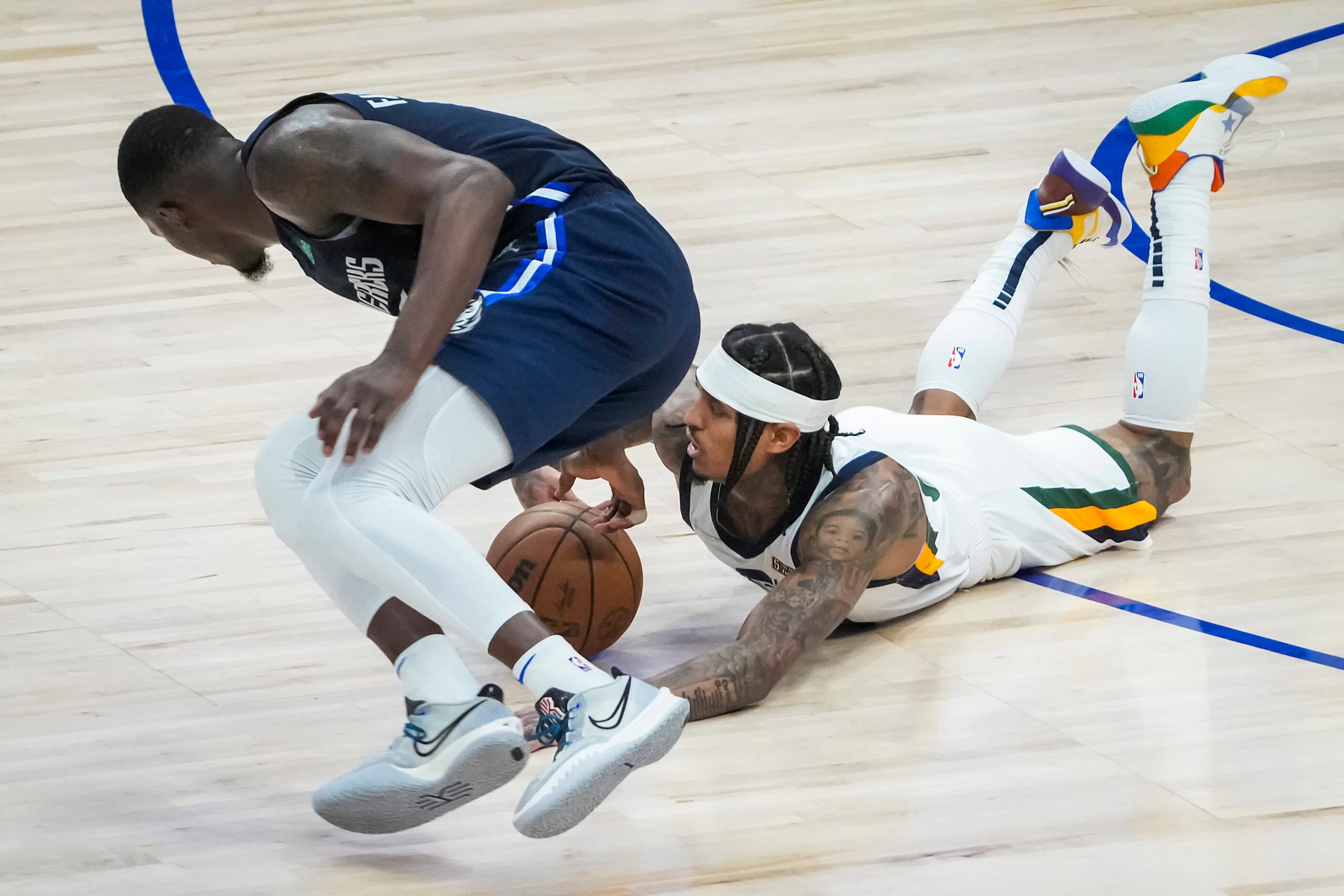 Dallas Mavericks forward Dorian Finney-Smith (10) fights for a loose ball against Utah Jazz...