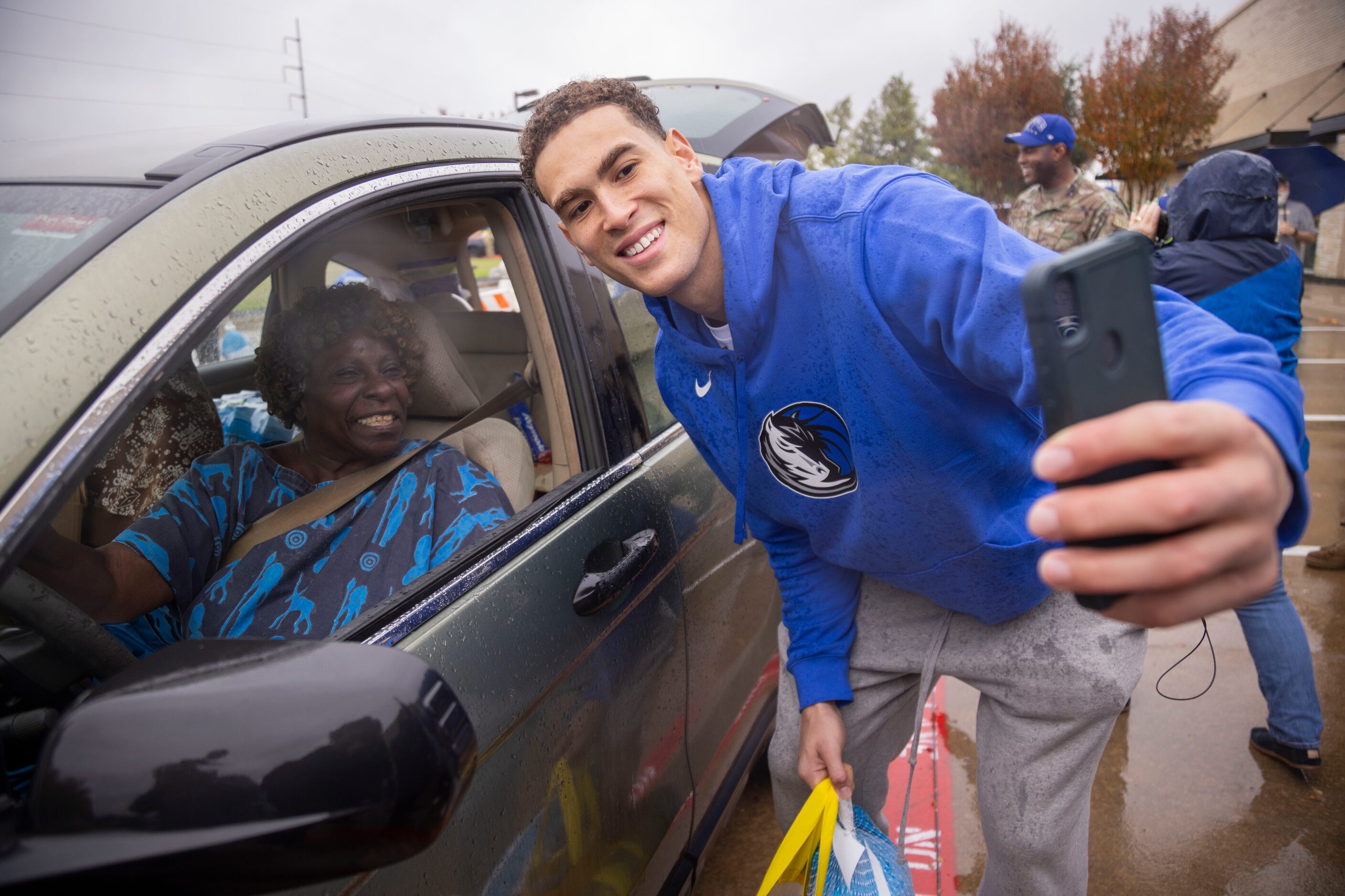 Rosie Walker and Dallas Mavericks center Dwight Powell (7) pose for a selfie during the...