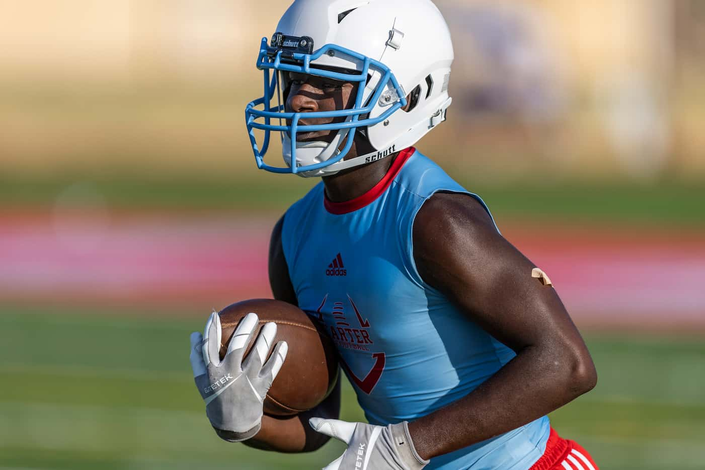 Carter running back Jaleen Jones carries the ball during the first practice of the season at...