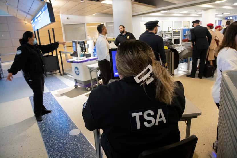 En los puestos de control de TSA en aeropuertos de Estados Unidos se hallan cientos de armas...
