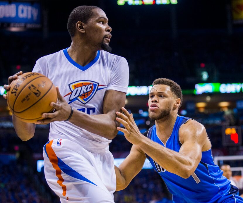 Dallas Mavericks guard Justin Anderson (1) guards Oklahoma City Thunder forward Kevin Durant...