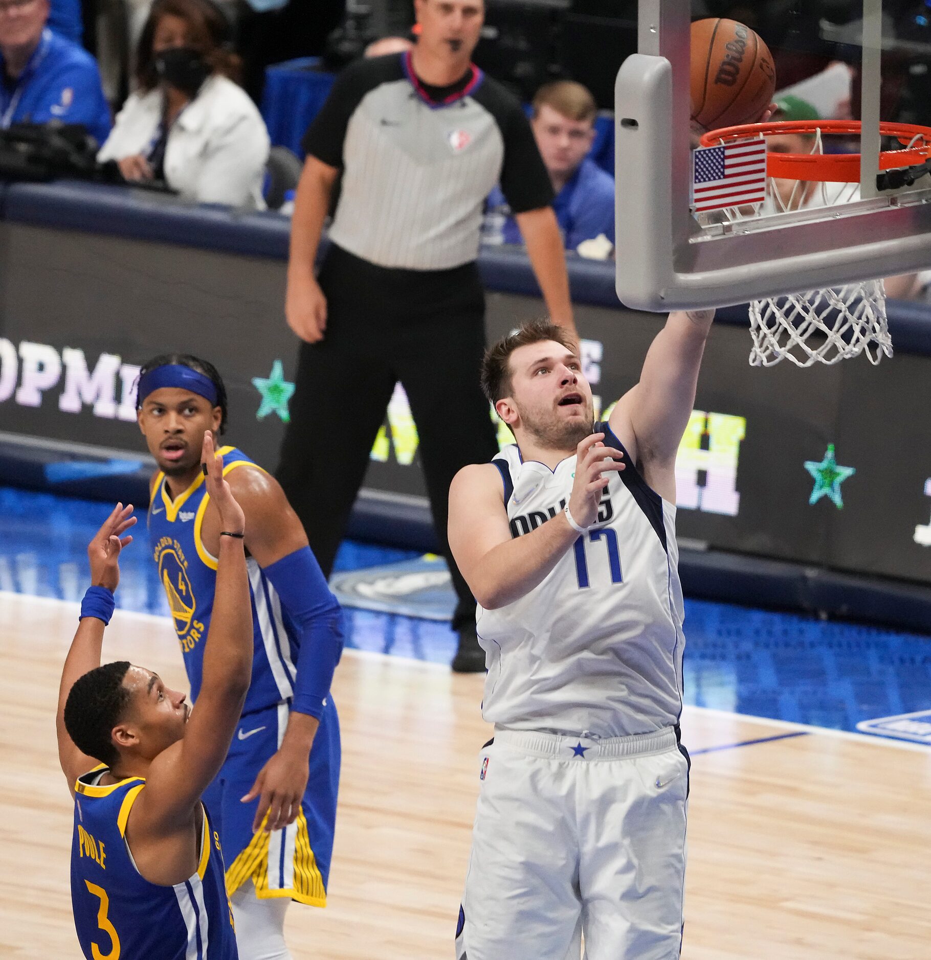 Dallas Mavericks guard Luka Doncic (77) scores past Golden State Warriors guard Jordan Poole...